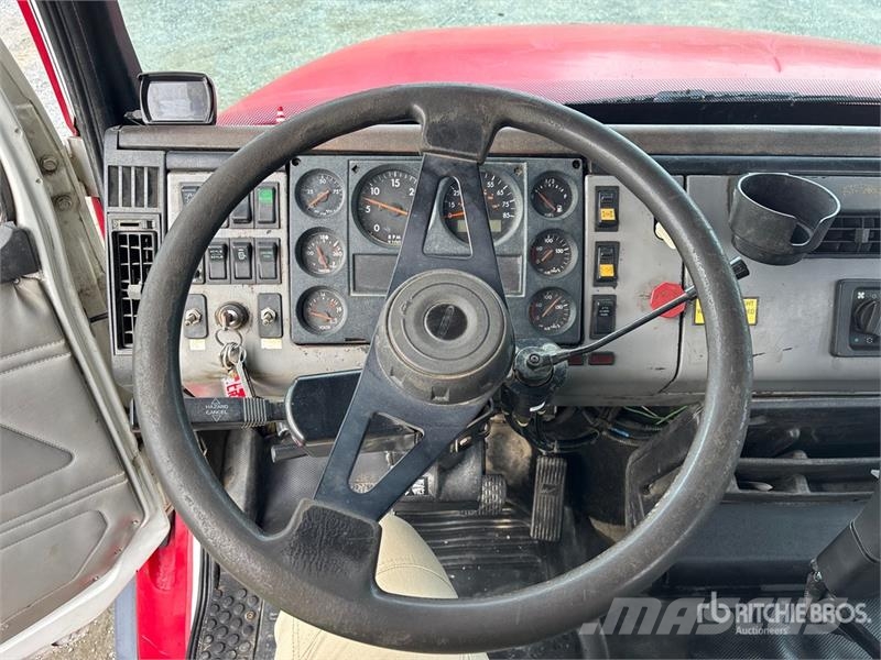 Freightliner FL 112 Kamioni sa kranom