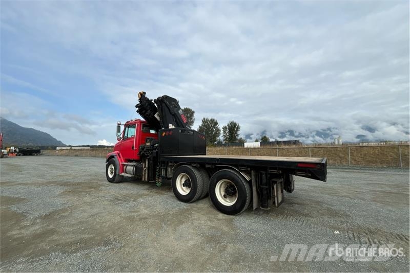 Freightliner FL 112 Camioane cu macara