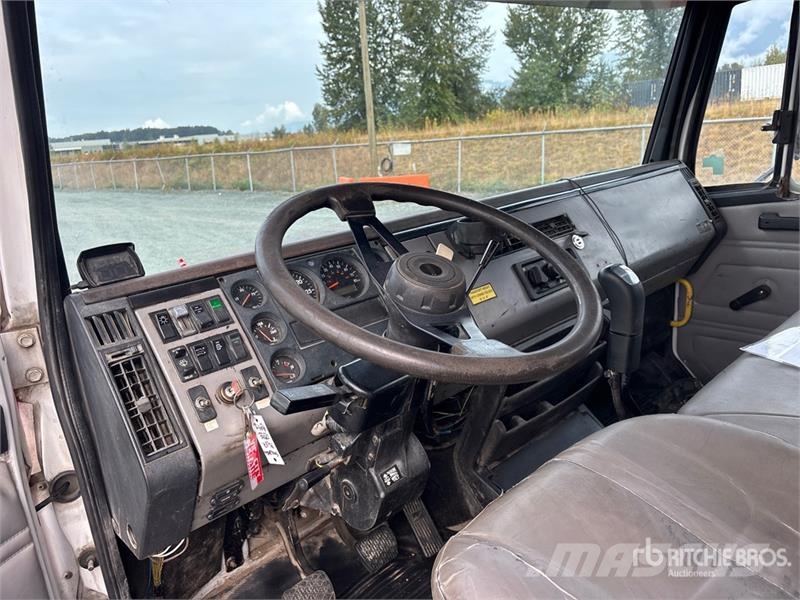 Freightliner FL 112 Kamioni sa kranom