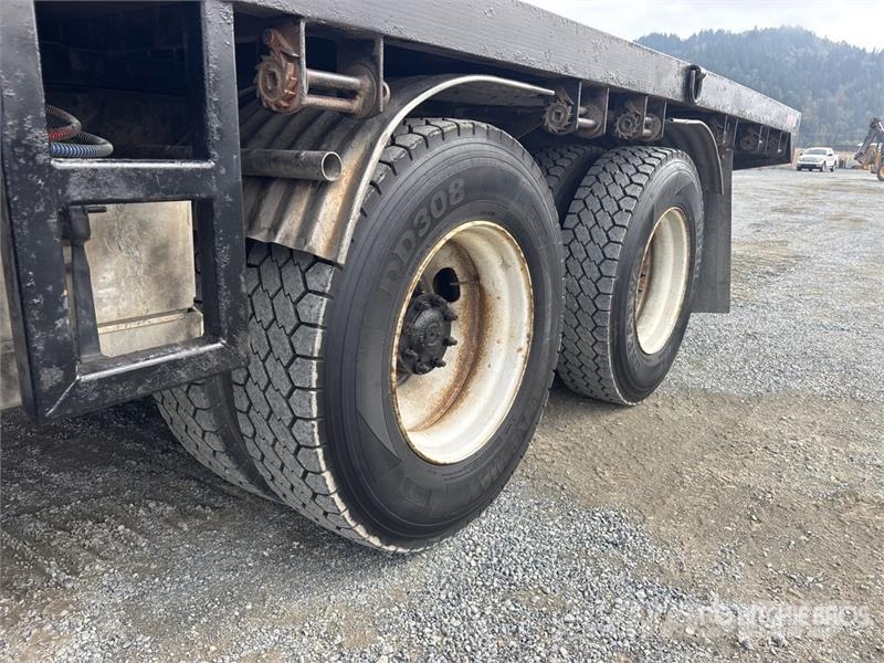 Freightliner FL 112 Kamioni sa kranom