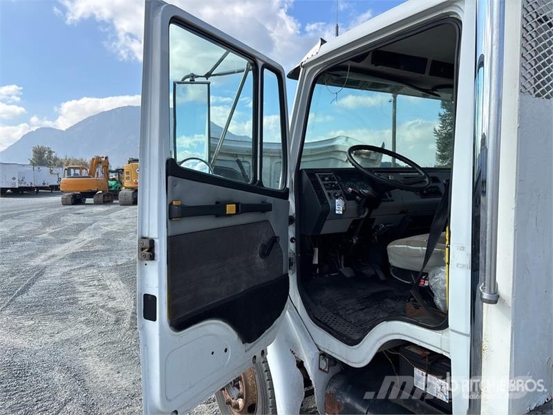 Freightliner FL 60 Грузовики-платформы/боковая разгрузка