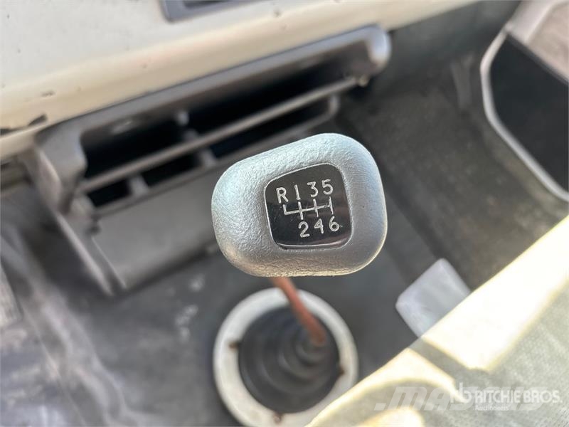 Freightliner FL 60 Грузовики-платформы/боковая разгрузка