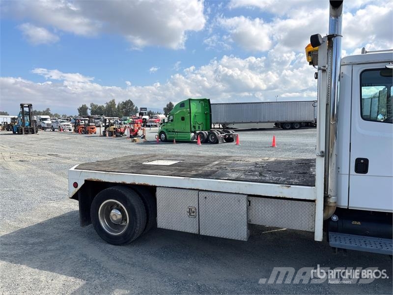 Freightliner FL 60 Грузовики-платформы/боковая разгрузка
