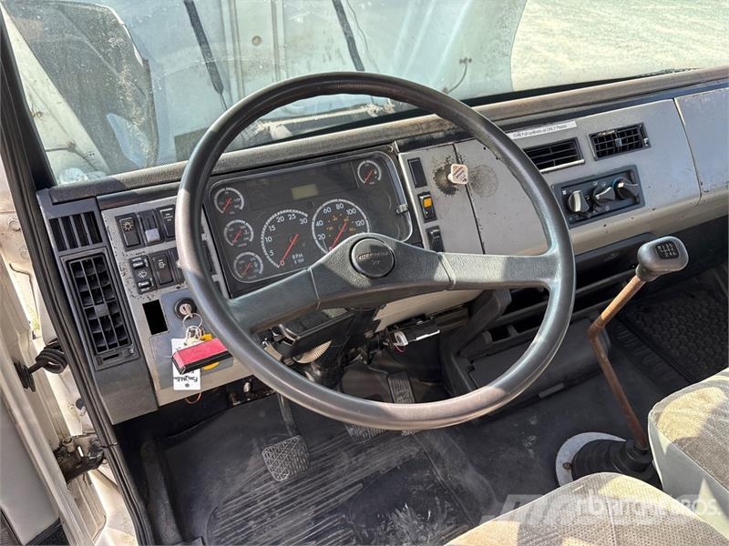 Freightliner FL 60 Грузовики-платформы/боковая разгрузка