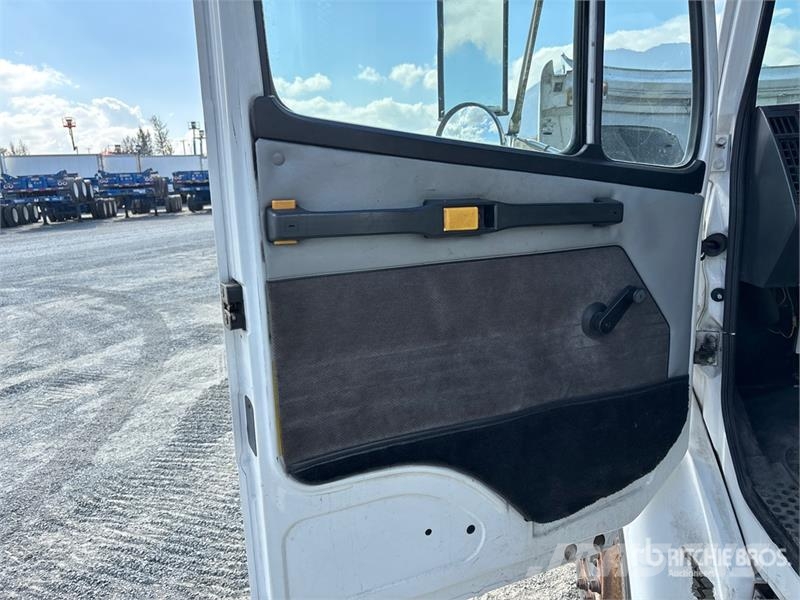 Freightliner FL 60 Грузовики-платформы/боковая разгрузка