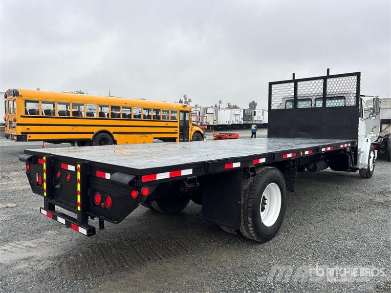 Freightliner FL 70 4x2 Flatbed Truck Ciężarówki typu Platforma / Skrzynia