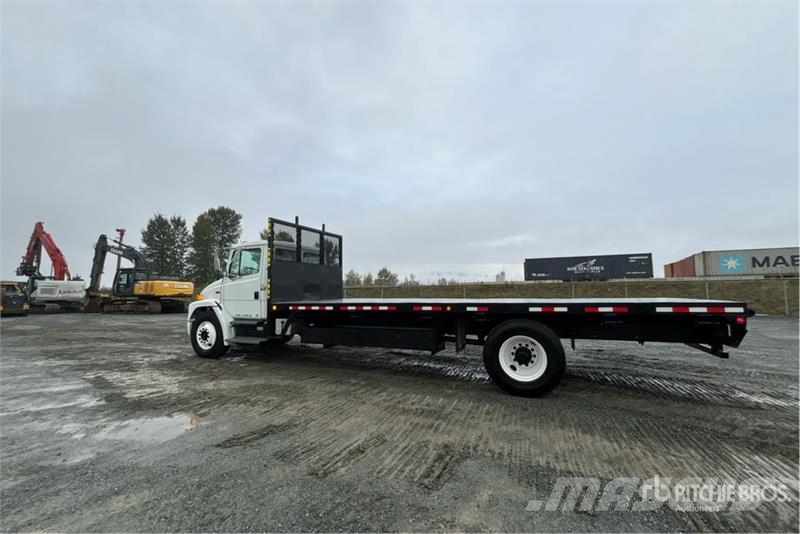 Freightliner FL 70 4x2 Flatbed Truck Ciężarówki typu Platforma / Skrzynia