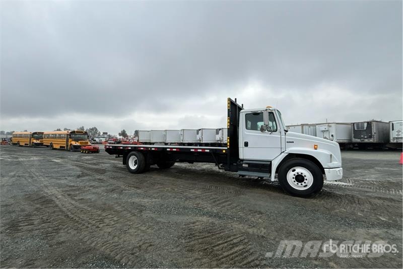 Freightliner FL 70 4x2 Flatbed Truck Ciężarówki typu Platforma / Skrzynia