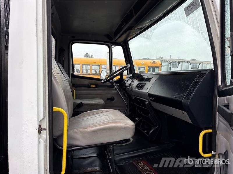 Freightliner FL 70 4x2 Flatbed Truck Ciężarówki typu Platforma / Skrzynia