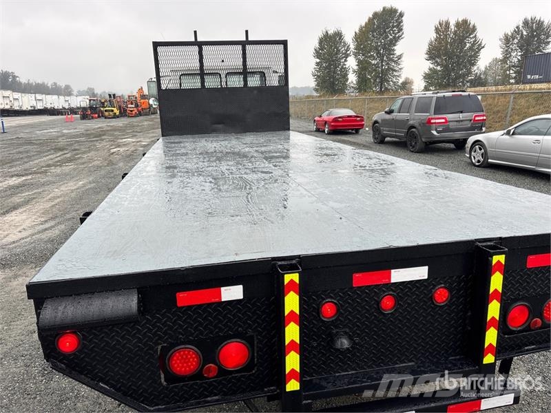 Freightliner FL 70 4x2 Flatbed Truck Ciężarówki typu Platforma / Skrzynia