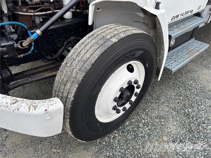 Freightliner FL 70 4x2 Flatbed Truck Ciężarówki typu Platforma / Skrzynia