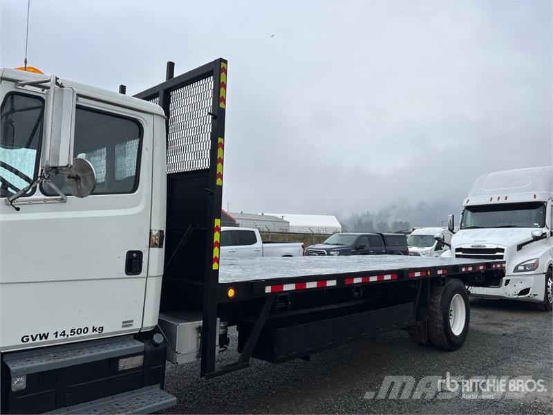 Freightliner FL 70 4x2 Flatbed Truck Ciężarówki typu Platforma / Skrzynia