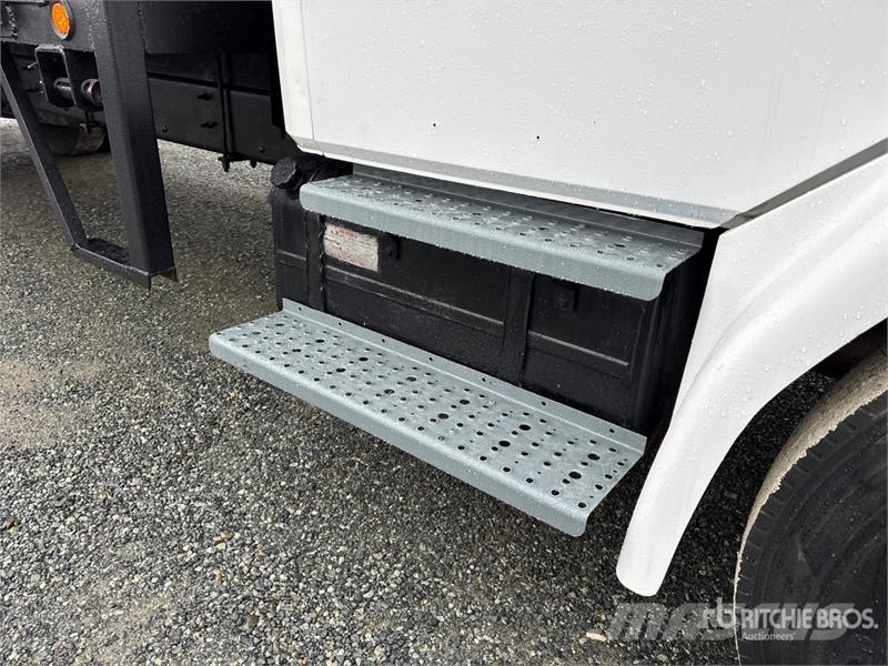 Freightliner FL 70 4x2 Flatbed Truck Ciężarówki typu Platforma / Skrzynia