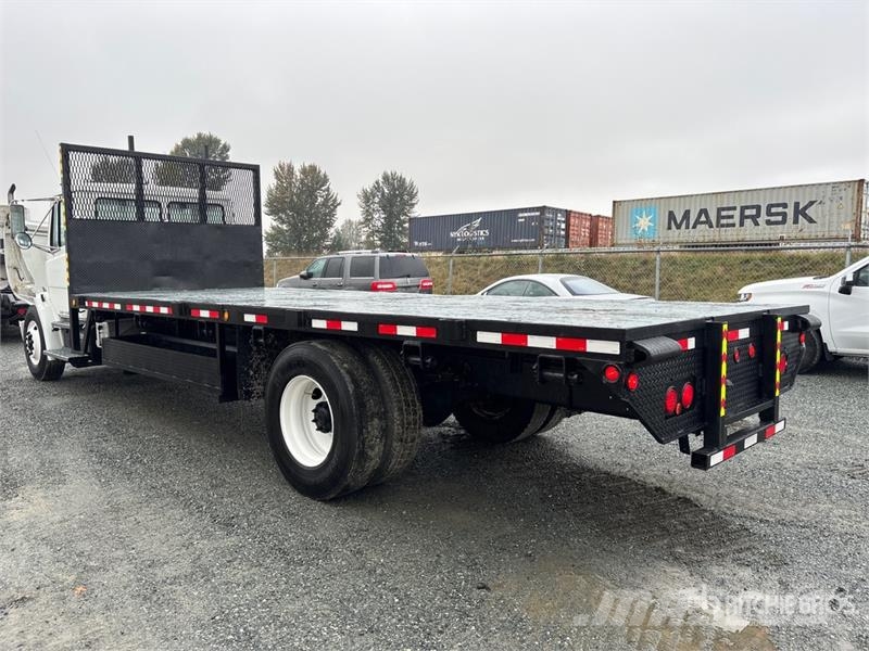Freightliner FL 70 4x2 Flatbed Truck Ciężarówki typu Platforma / Skrzynia