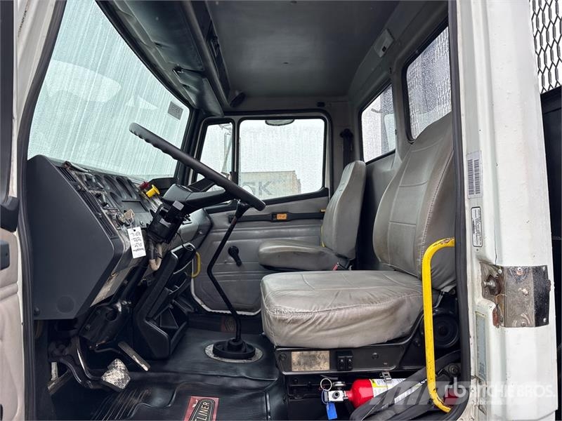 Freightliner FL 70 4x2 Flatbed Truck Ciężarówki typu Platforma / Skrzynia