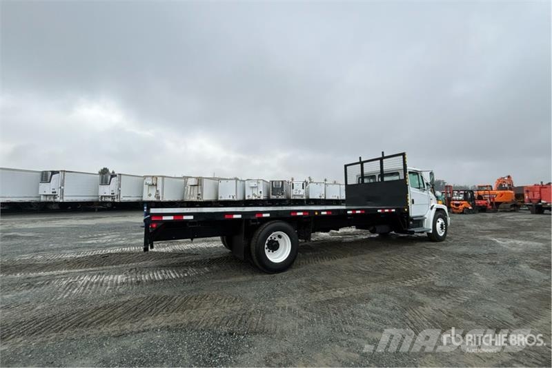Freightliner FL 70 4x2 Flatbed Truck Ciężarówki typu Platforma / Skrzynia