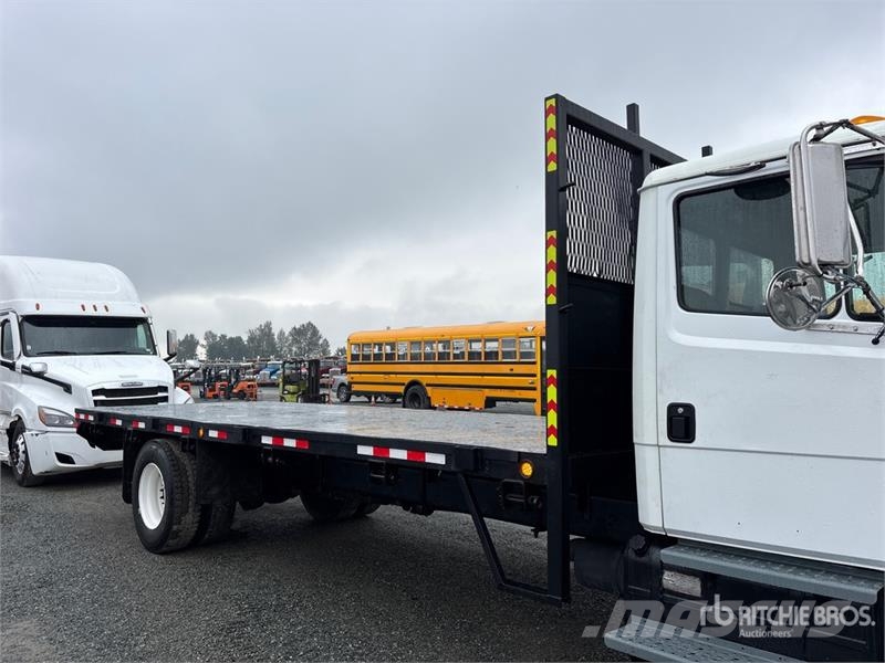 Freightliner FL 70 4x2 Flatbed Truck Ciężarówki typu Platforma / Skrzynia
