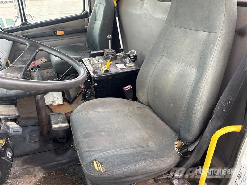 Freightliner FL80 4x2 S/A Sanding Truck Drugi tovornjaki