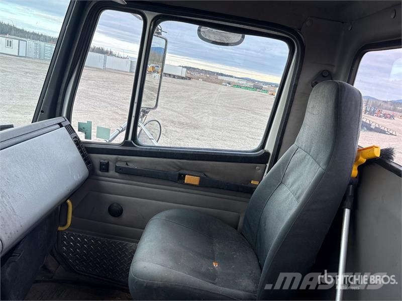 Freightliner FL80 4x2 S/A Sanding Truck Drugi tovornjaki