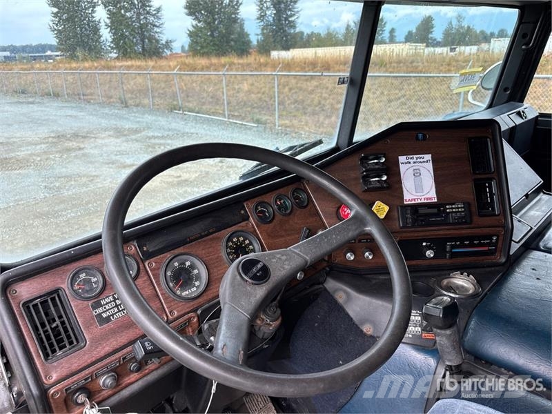 Freightliner FLA086 6x4 Movie Cast Truck Autre camion