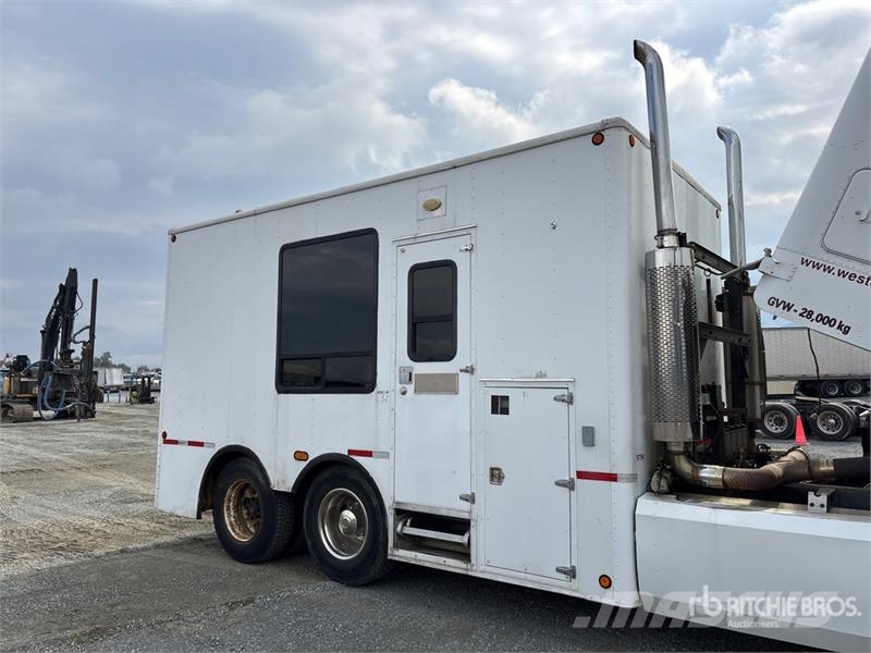 Freightliner FLA086 6x4 Movie Cast Truck Autre camion