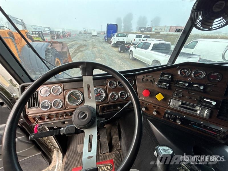Freightliner FLB 6x4 Movie Cast Truck Andere Fahrzeuge