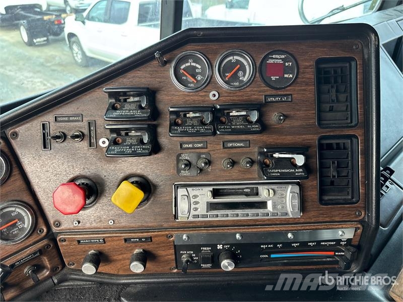Freightliner FLB 6x4 Movie Cast Truck Andere Fahrzeuge