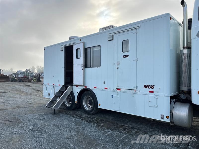 Freightliner FLB 6x4 Movie Cast Truck Andere Fahrzeuge