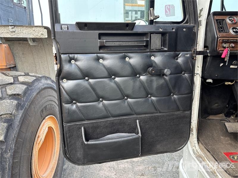 Freightliner FLB 6x4 Movie Cast Truck Andere Fahrzeuge