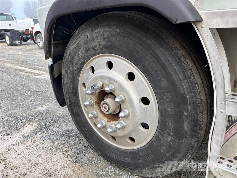 Freightliner FLB 6x4 Movie Cast Truck Andere Fahrzeuge