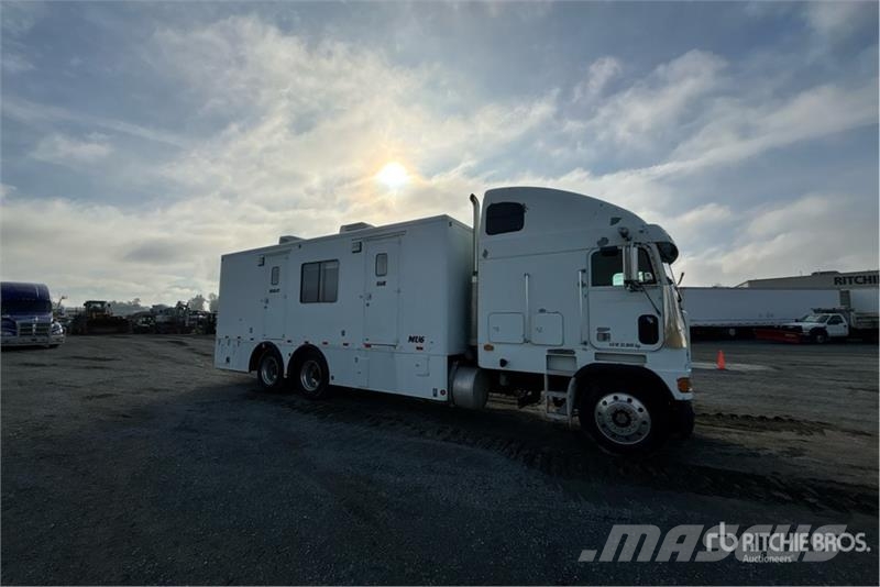 Freightliner FLB 6x4 Sleeper Movie Cast Truck Outros Camiões
