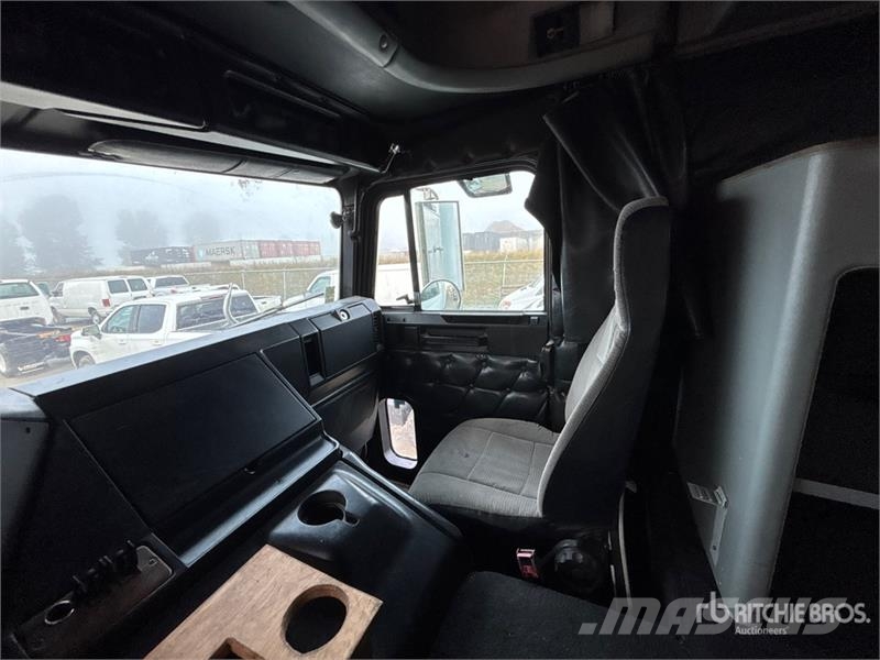 Freightliner FLB 6x4 Sleeper Movie Cast Truck Outros Camiões