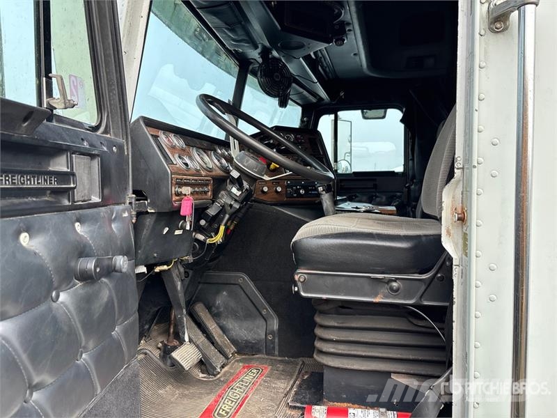 Freightliner FLB 6x4 Van Truck 厢式货车