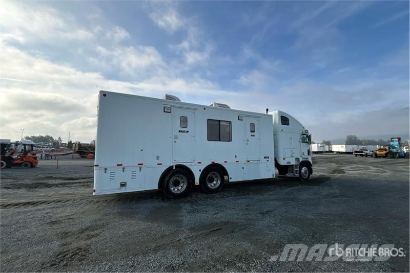 Freightliner FLB 6x4 Van Truck 厢式货车