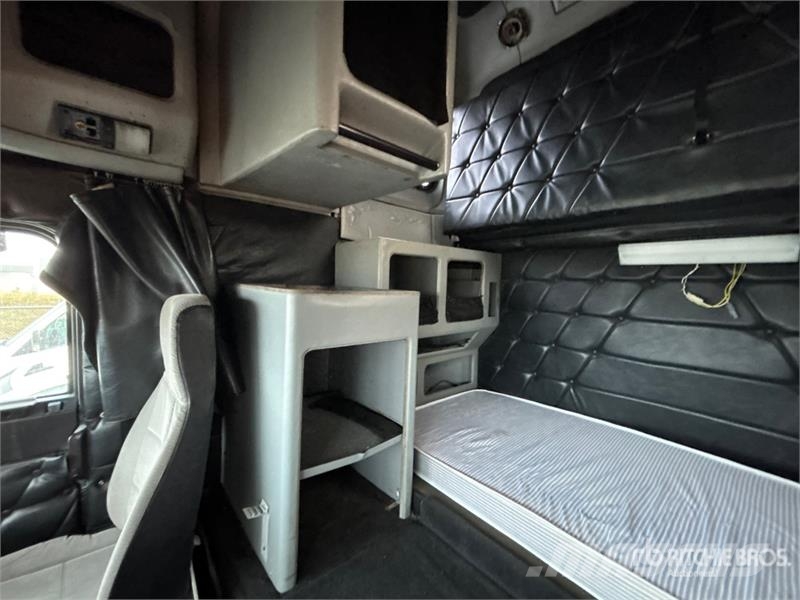 Freightliner FLB 6x4 Van Truck 厢式货车