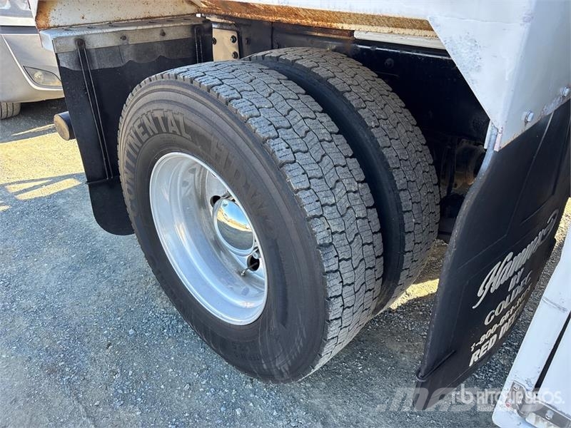 Freightliner M2 106 Säiliöautot