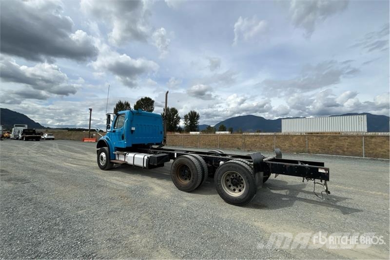 Freightliner M2 106 Kabine i unutrašnjost