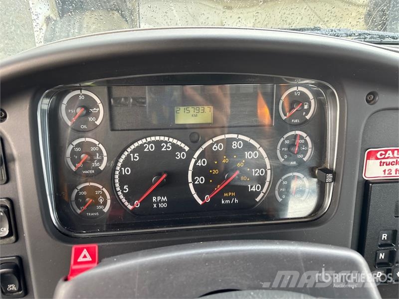 Freightliner M2 106 Platformas/izkraušana no sāniem