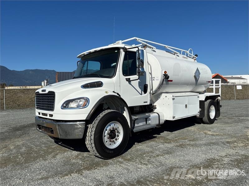 Freightliner M2 106 Säiliöautot