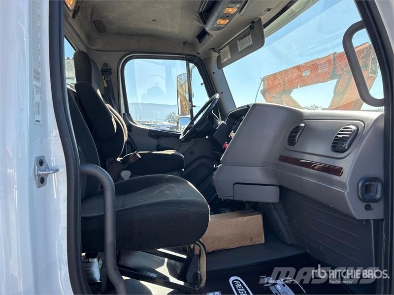 Freightliner M2 106 Säiliöautot