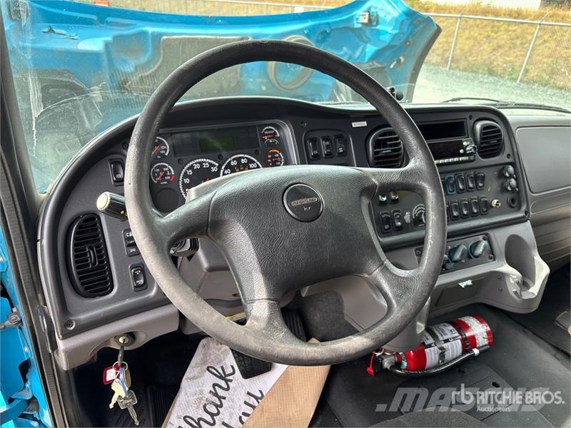 Freightliner M2 106 Kabine i unutrašnjost