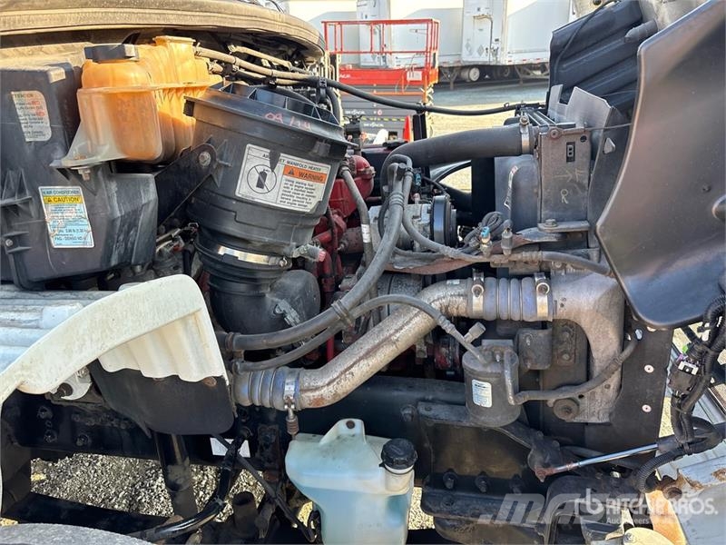 Freightliner M2 106 Cabines