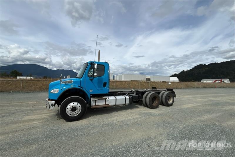 Freightliner M2 106 Kabine i unutrašnjost