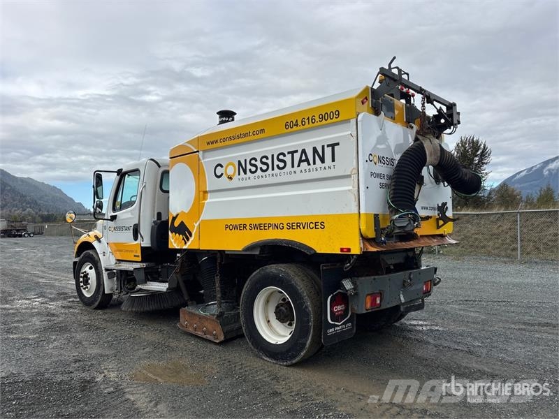 Freightliner M2 106 شاحنات كاسحة