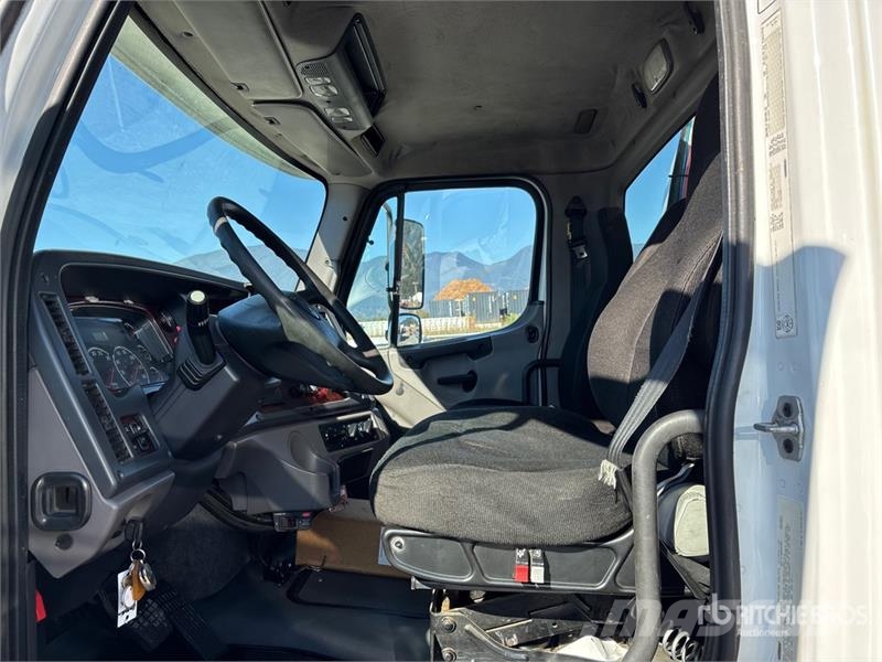 Freightliner M2 106 Säiliöautot