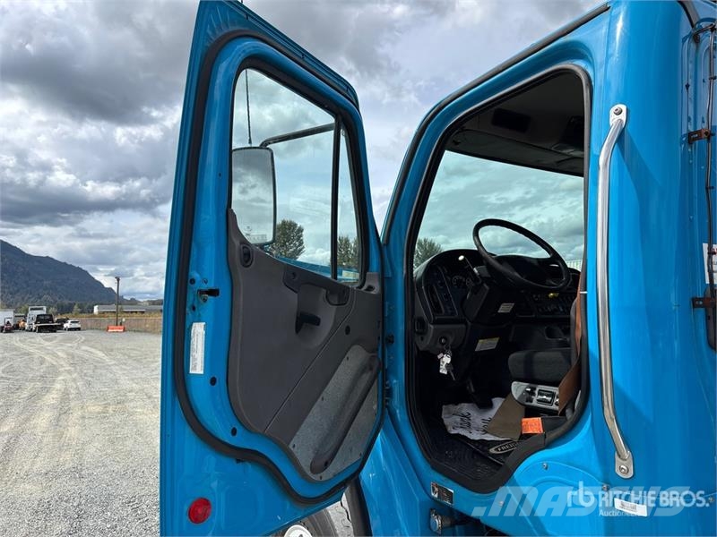 Freightliner M2 106 Kabine i unutrašnjost
