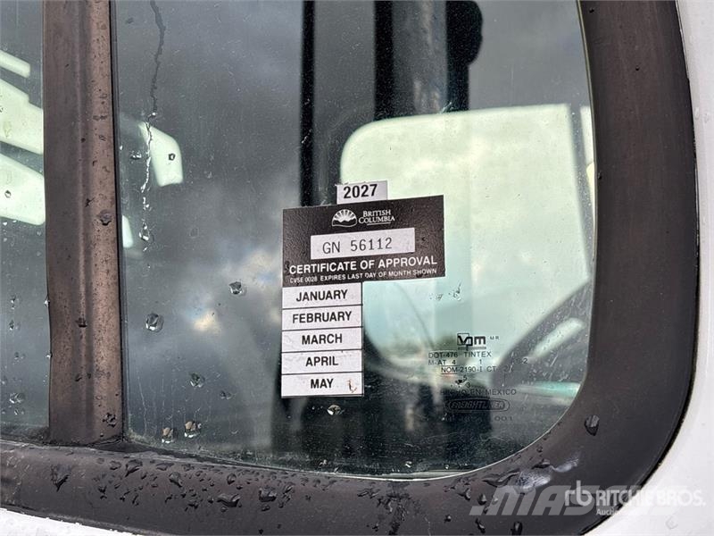 Freightliner M2 106 Platformas/izkraušana no sāniem