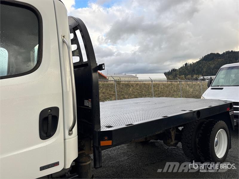 Freightliner M2 106 Platformas/izkraušana no sāniem
