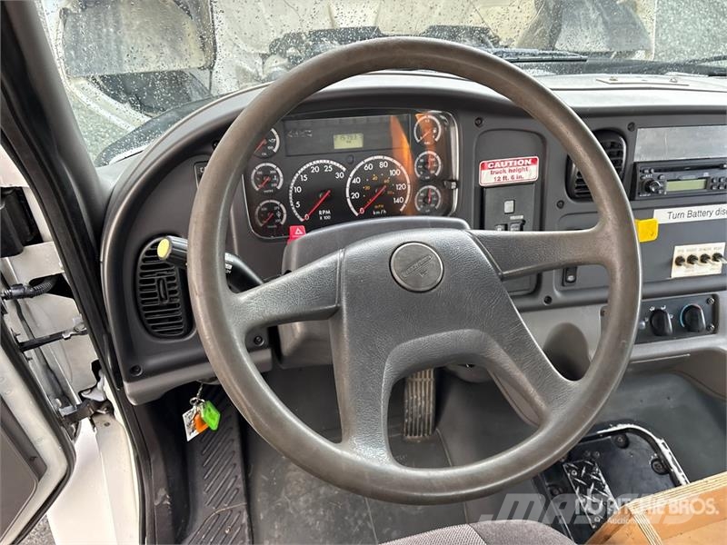 Freightliner M2 106 Platformas/izkraušana no sāniem