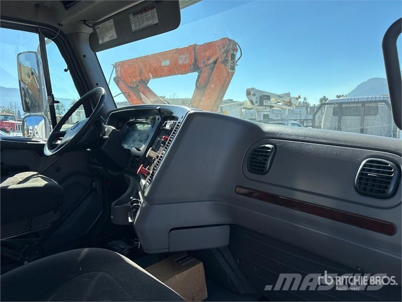 Freightliner M2 106 Säiliöautot